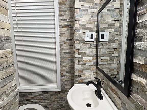 5th image of 5921 N 12th St Floor 2