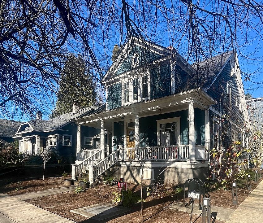 2nd image of 2047 NE Davis St #2