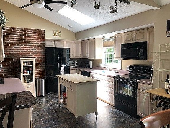 4th image of 25 Marwyck Dr