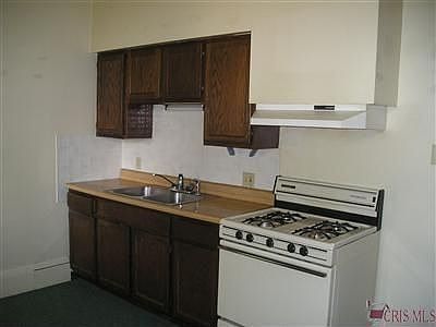 5th image of 609 E 4th St