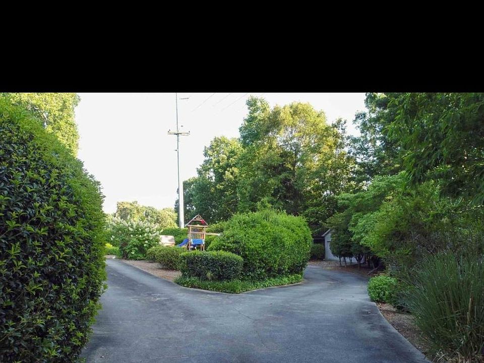 1st image of 1600 Woodland Way