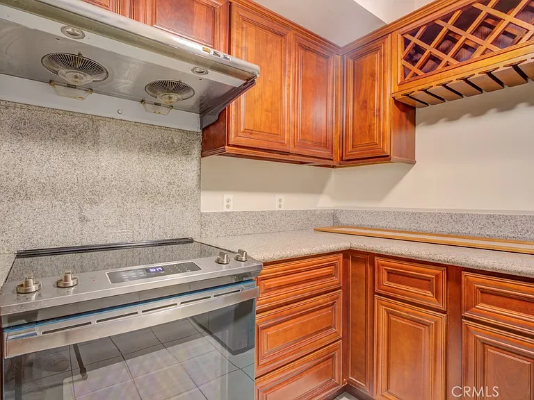 1610 S Pomona Ave #C15 — Photo 30