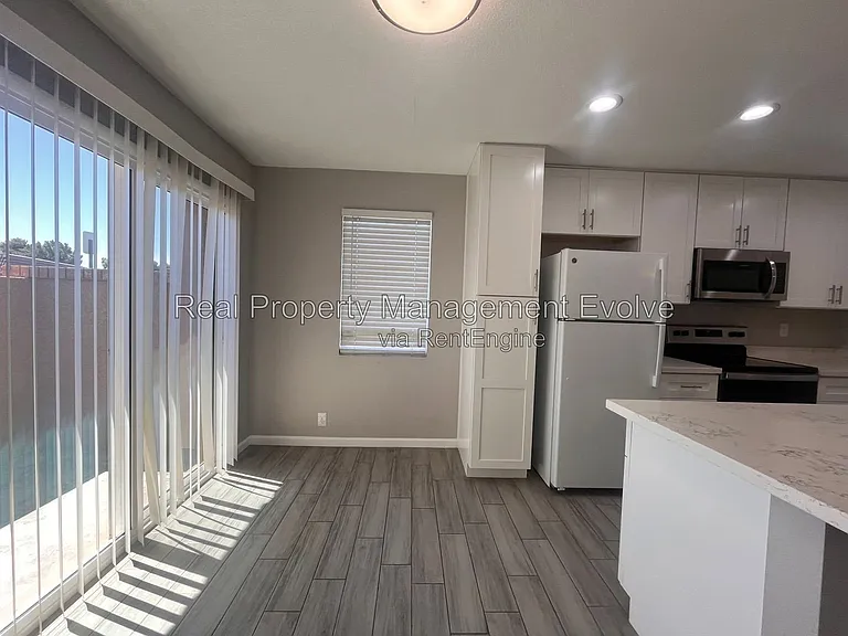 408 W Blackhawk Dr #1 — Photo 8
