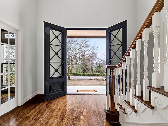 5th image of 2805 Overton Rd