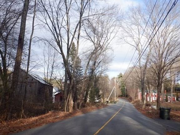 Exterior Neighborhood (street photo)