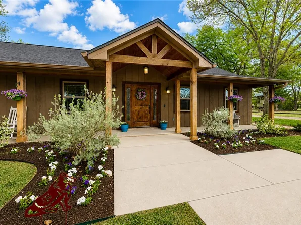 2302 Quail Run, College Station, TX 77845