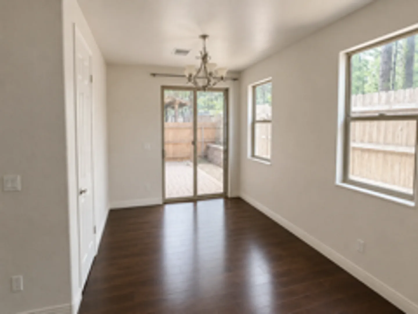 Cozy Presidio in the Pines Home! 3 Bed, 2.5 Bath + 2 Car Gar! Students & Pets OK! - Avail. Oct 1st! — Photo 4