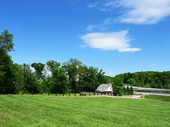 63 S Woods Mill Rd, Chesterfield, MO 63017