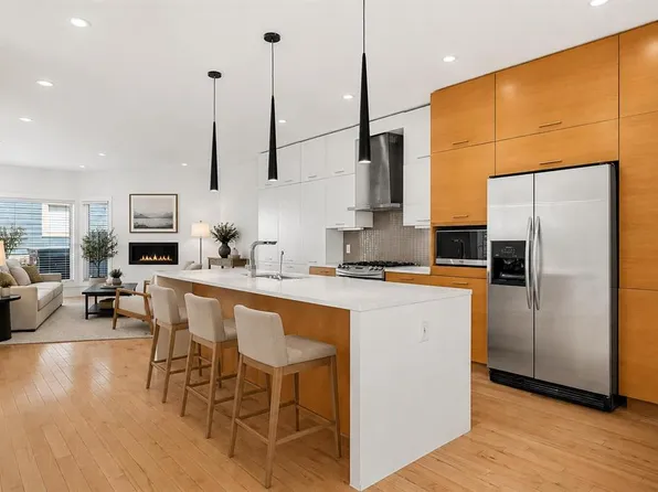 4828 S 20th Ave NW, Calgary, AB T3B 0V3
