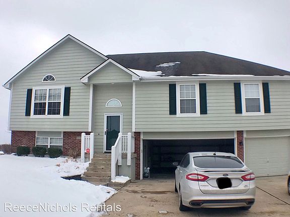 2nd image of 1105 NW Baytree Dr