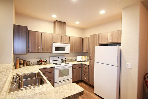 Lassen Villa Apartments — Photo 75