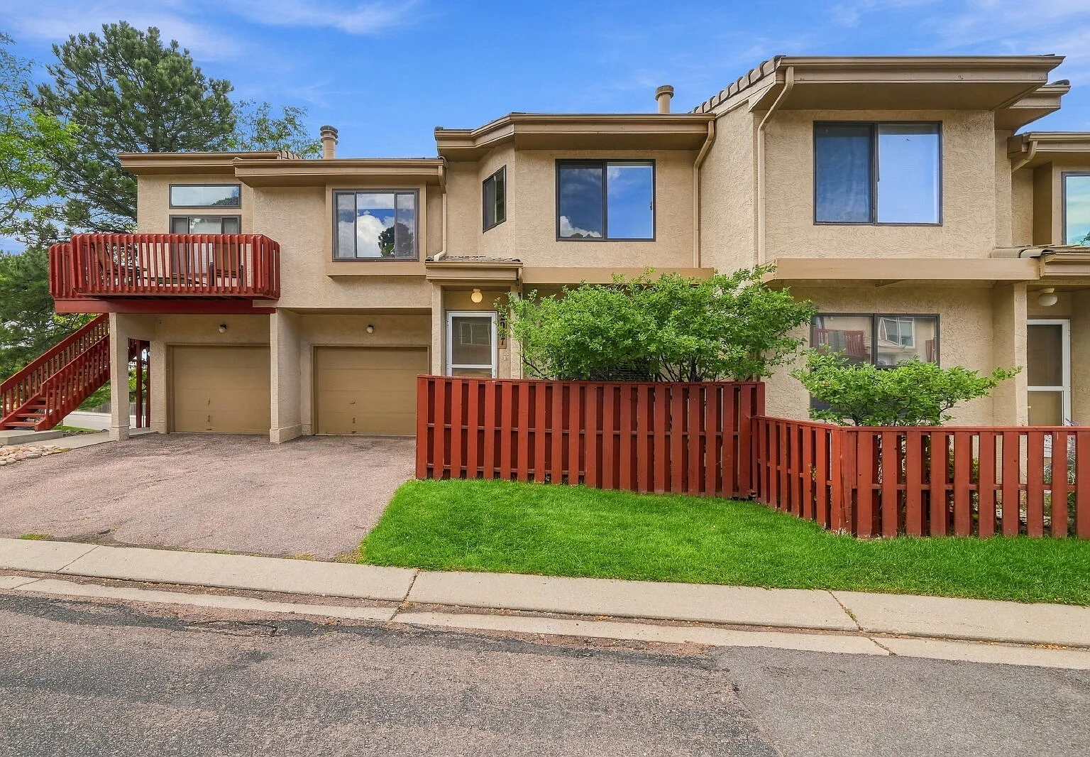 2 bed, 1.5 bath, 1170 sqft, $1,605 — Photo 2