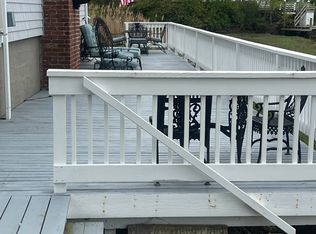 369 Riverside St, Portsmouth, RI 02871