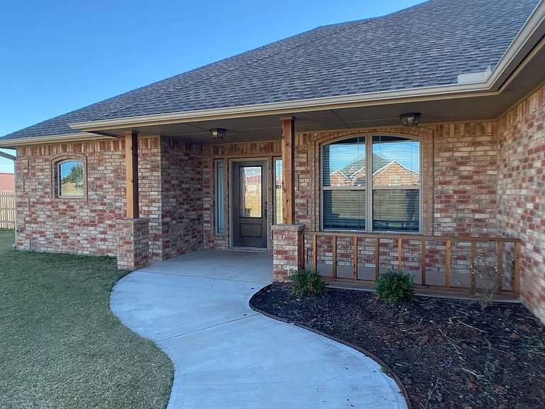 77 NE Simmons Cir — Photo 1