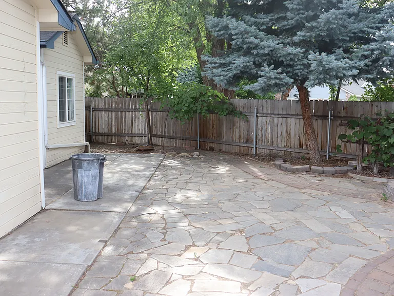 1328 E Hunter Dr — Photo 24