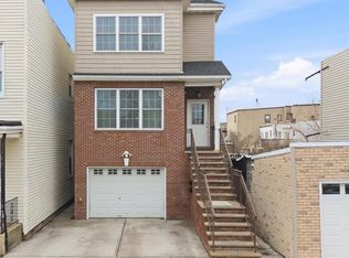 10 Mechanic St, Bayonne, NJ 07002
