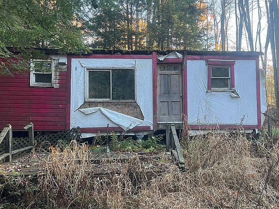 Front Cabin/ enclosed porch