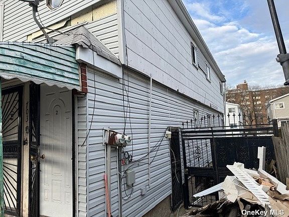 4th image of 703 Pine St E