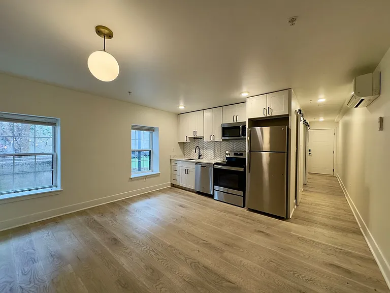 415 Saint Paul St — Photo 8