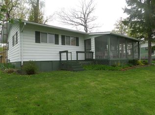 798 Vaniman Island Dr, Brooklyn, MI 49230