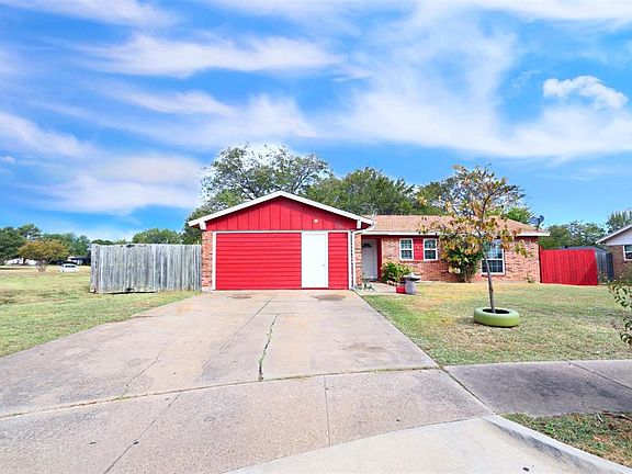 4th image of 1015 Avington Ct