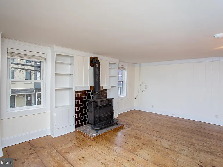 67 Ferry St — Photo 9