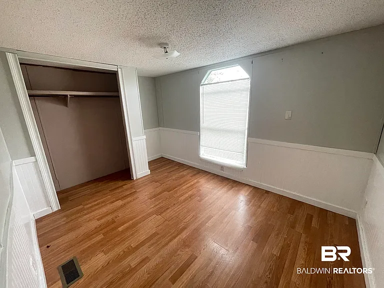 426 Robin Cir — Photo 10
