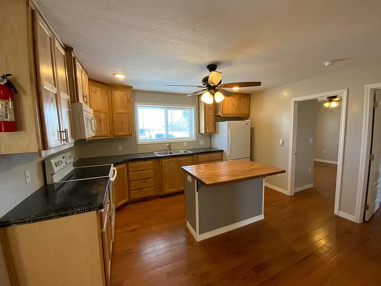 504 S Ave E — Photo 10