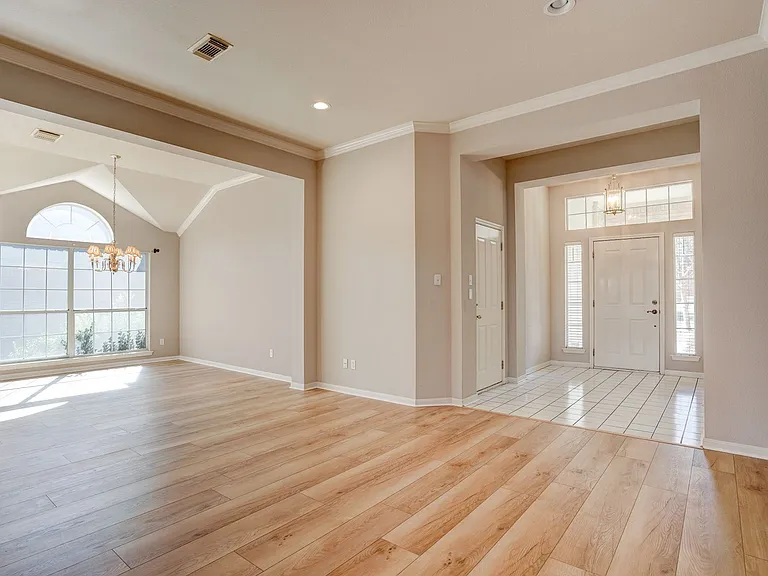 9137 Fainwood Ln — Photo 10