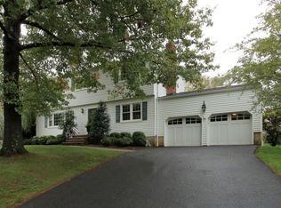 29 Florie Farm Rd, Mendham, NJ 07945