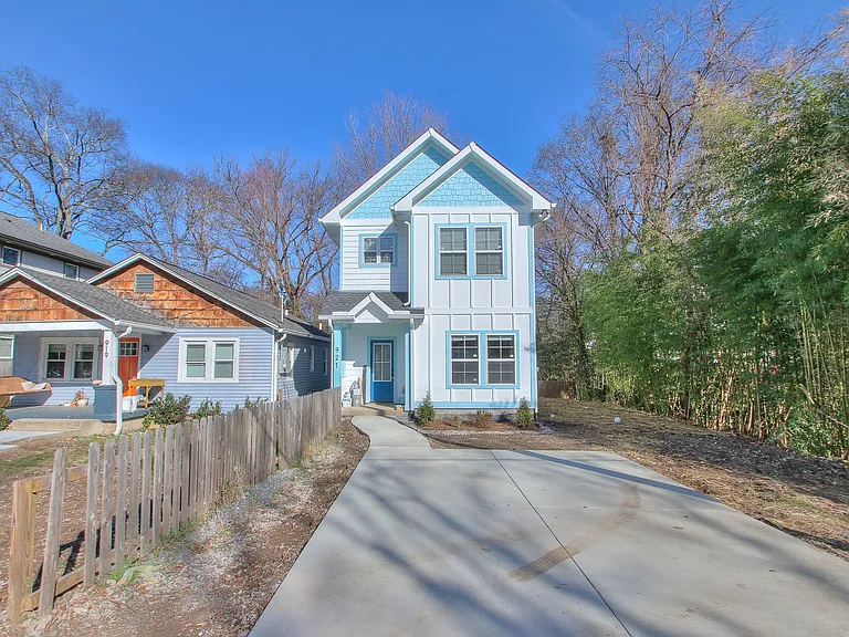 921 Spain Ave — Photo 1