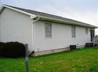 8 Ashford Ct, Bloomington, IL 61705