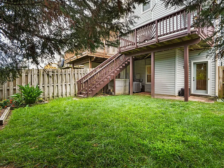423 McDaniel Dr — Photo 38