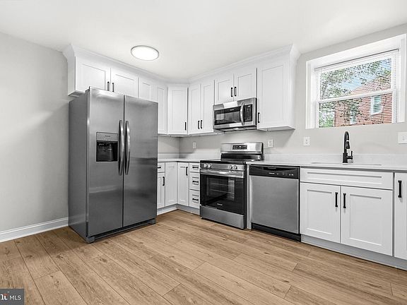 5th image of 404 Mellon St SE