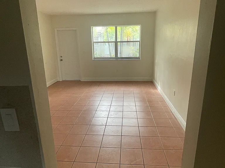 1023 NW 36th Ave #4 — Photo 6