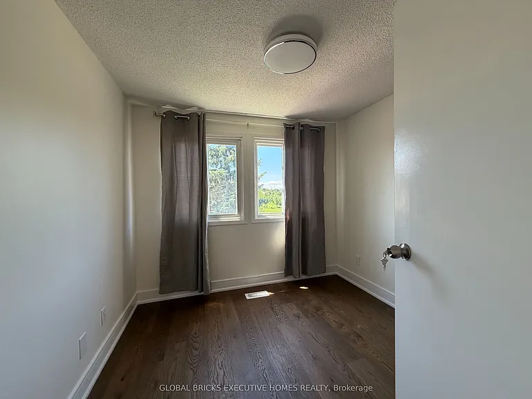 730 Queensbridge Dr — Photo 13