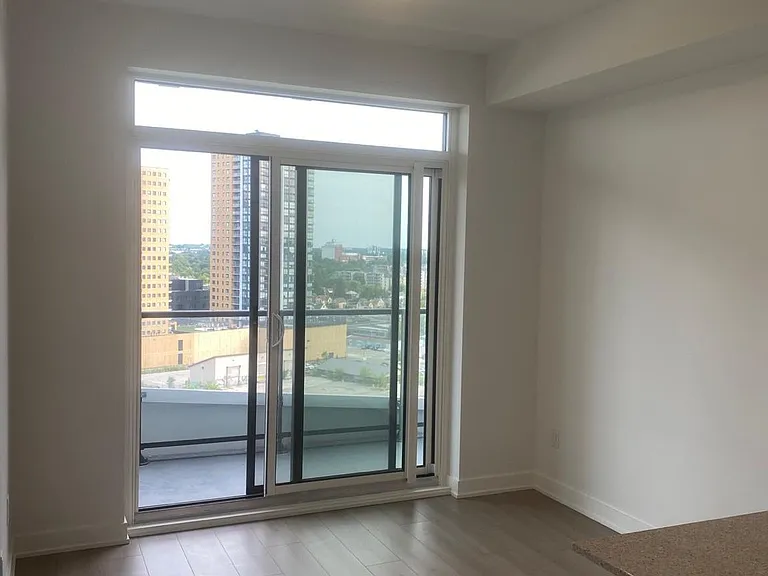 25 Wellington St S #1101 — Photo 6