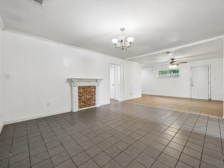 7119 Long Point Rd — Photo 5
