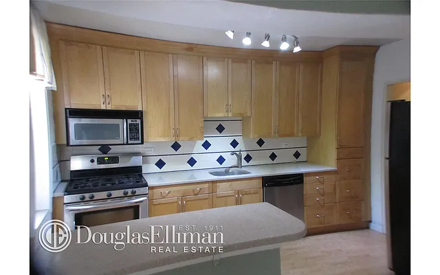 Sold by Douglas Elliman | media 35