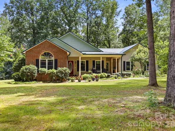 221 Willow Lakes Dr, Rutherfordton, NC 28139