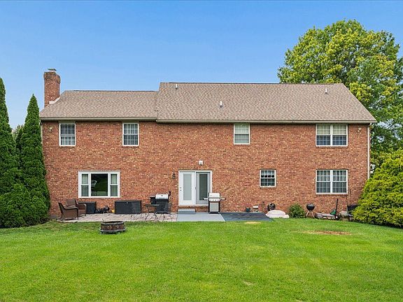 2nd image of 19220 Chippendale Cir
