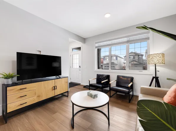 8125 226a St NW, Edmonton, AB T5T 7S8