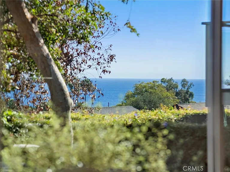 592 Bluebird Canyon Dr — Photo 9