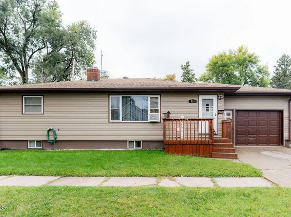 539 3rd St SW, Jamestown, ND 58401