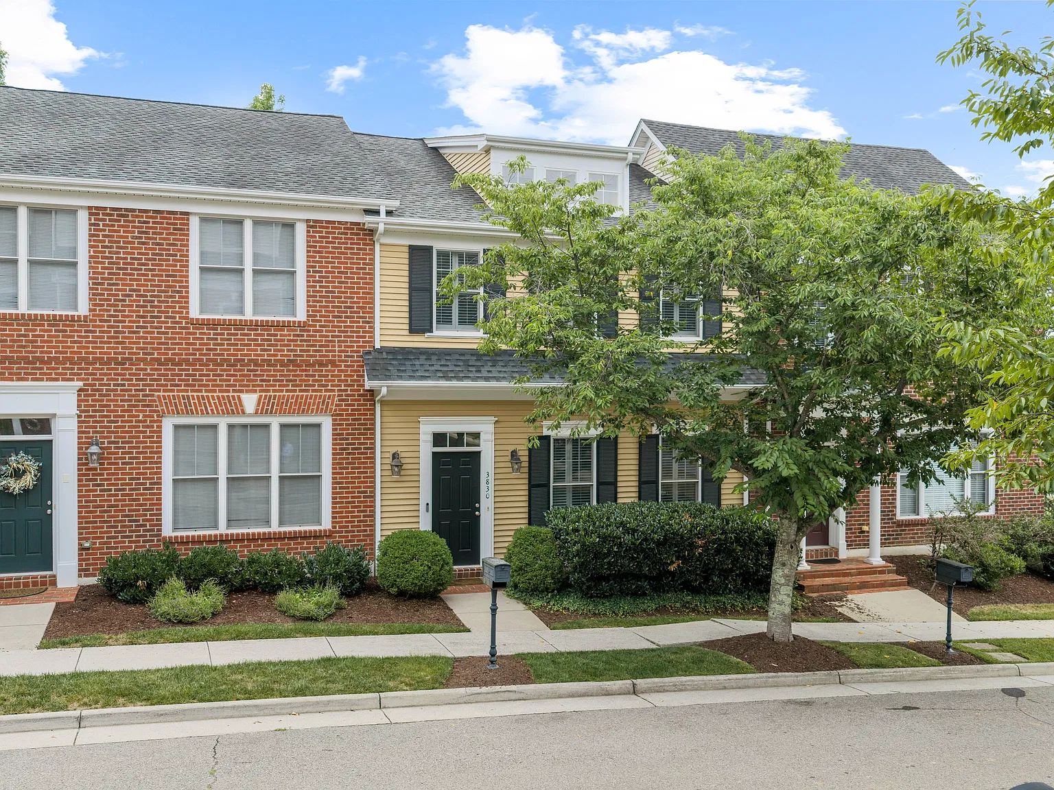 3 bed, 2.5 bath, 1696 sqft, $2,350 — Photo 1