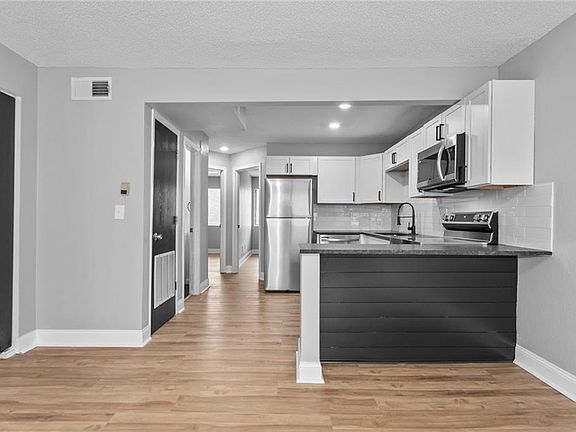 3rd image of 1501 W 25th Ct APT C4