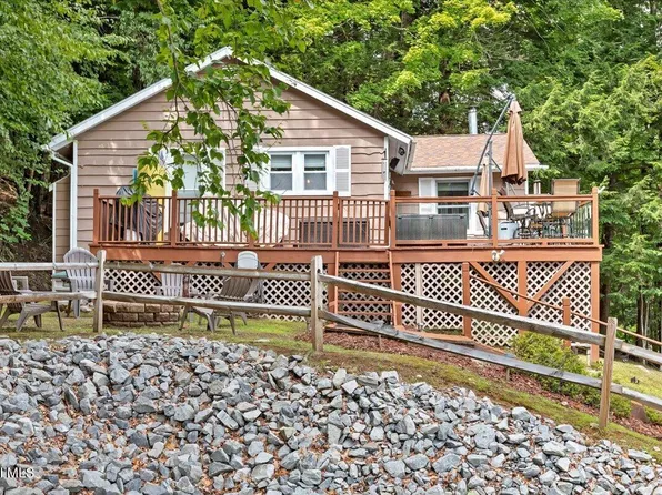 1475 N Shore Road, Day, NY 12835