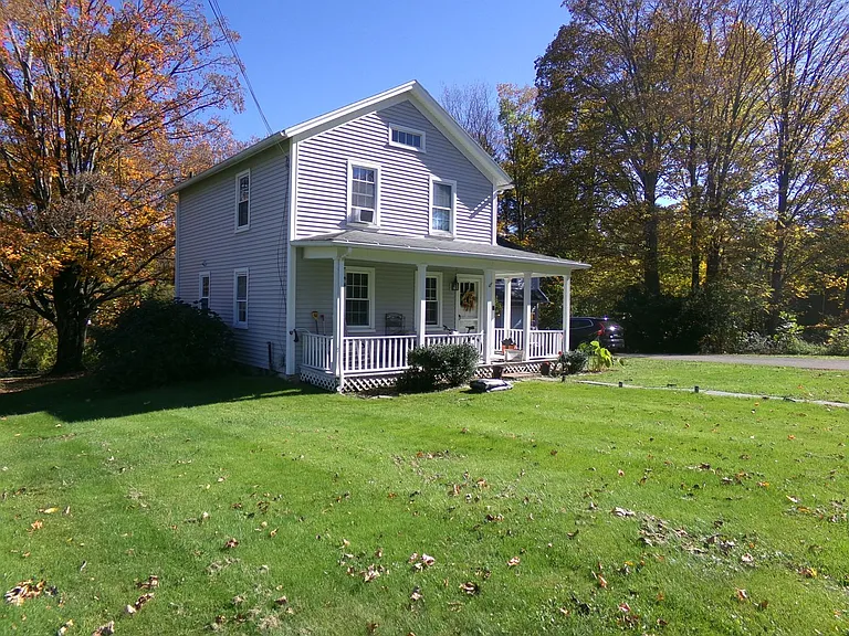 128 East St — Photo 1