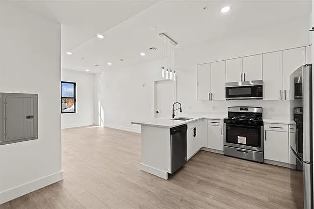 425 Avenue C #504 — Photo 16