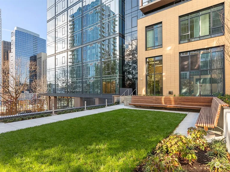 800 Columbia St #1203 — Photo 23